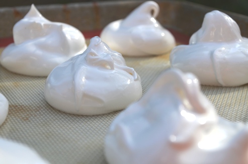 Meringue cookies ready to bake