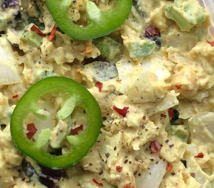 Chickenless chicken chickpea salad